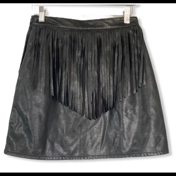 H&M Divided Faux Leather Fringe Mini Skirt Size 6 - Picture 1 of 4